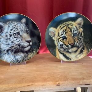 Wildlife Collector Plates with Snow Leopard and Tiger. Cubs  1992